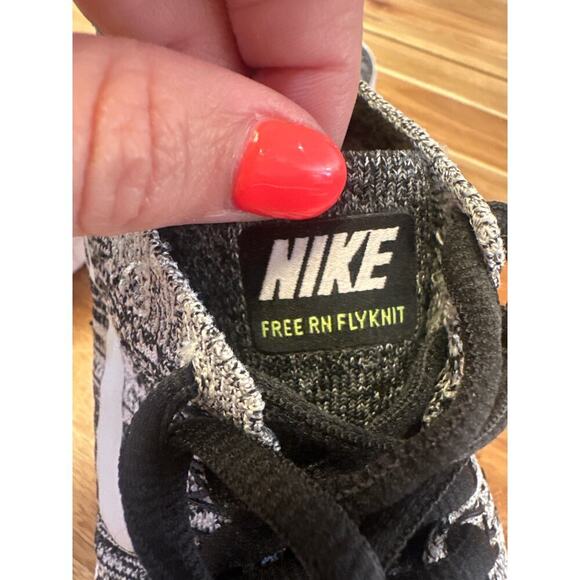 Nike Free Run FLy Knit Shoes Sneakers Womens Size 7 1/2 black white - Picture 6 of 7